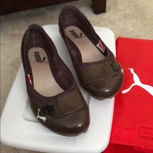 Slip on brown puma sneakers